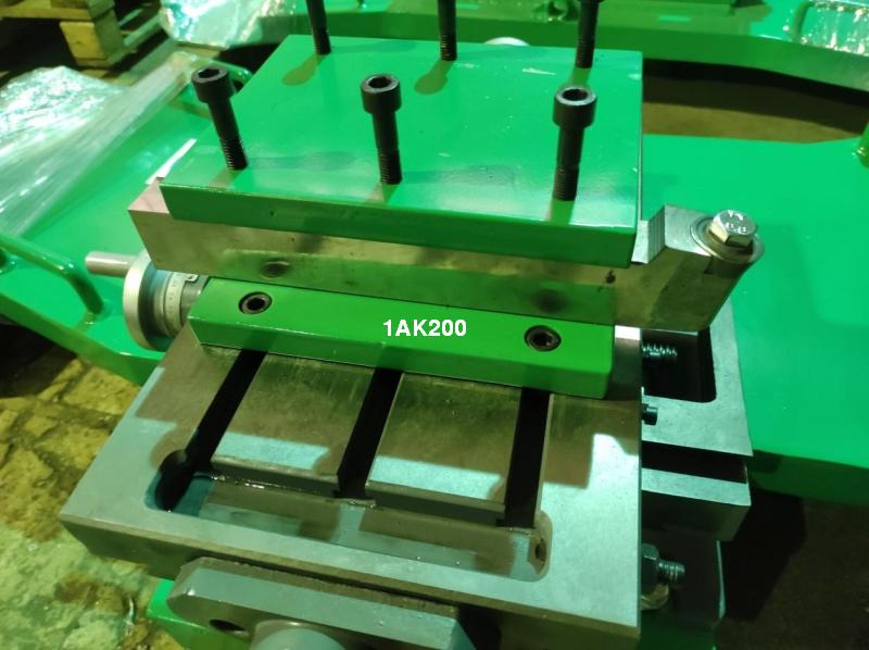 1AK200 railway wheel lathe cross slide milling table with tool holder